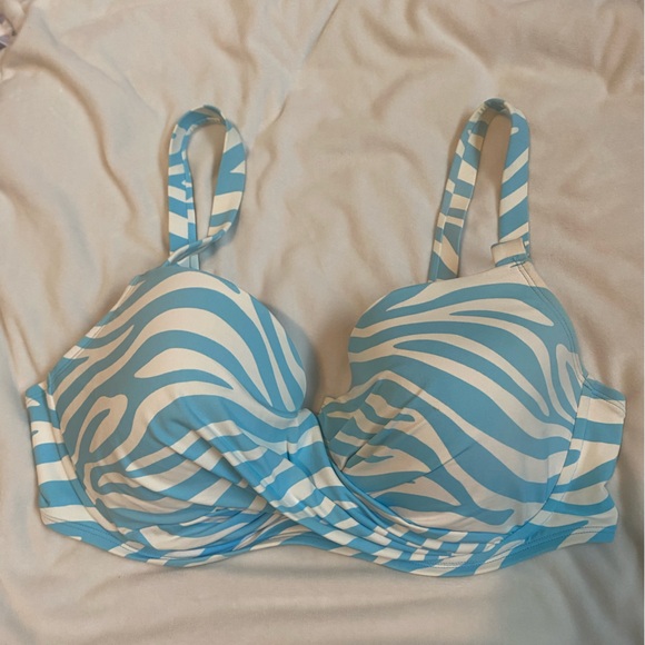 Swim top with padding - Picture 1 of 4